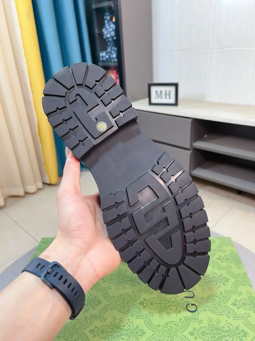 Men's shoes 💰540🌸🌸 (GUCCI) [cow lining plus velvet optional] [can be made without standard] New product Martin boots imported from Canada with full top layer high mercerized frosted fabric, punched using 3D digital technology, high-end and classy, ​​versatile to wear, full of three-dimensionality, close pictures will make you obsessed with the leather. You can't extricate yourself ~ the best on the market.          Fabric: Cowhide/Embossed Lining: Cowhide.          Please make a note when placing an order, sizes: 38-44 (37, 45, 46 can be customized and cannot be returned or exchanged) 5 colors available; black, gray, khaki, coffee, and earthy yellow